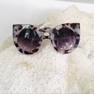 Cat eye statement leopard print sunglasses